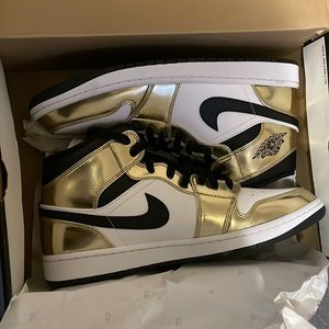 Never worn ever never tried them on either